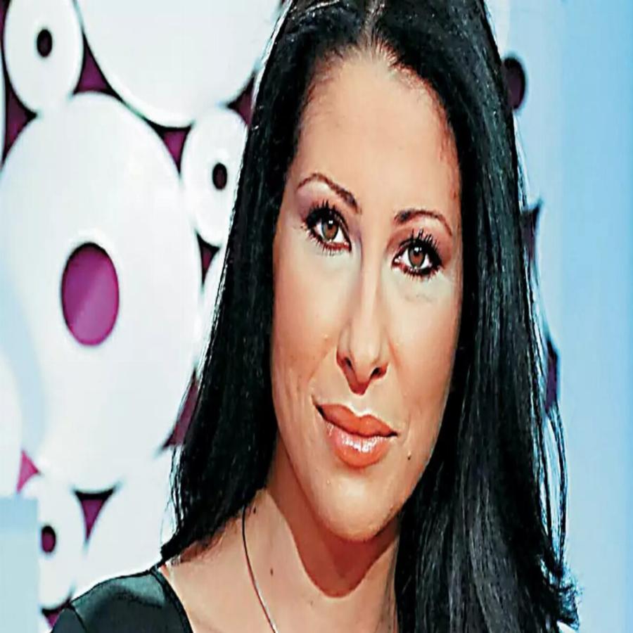 Ντέσσυ Κουβελογιάννη: Η δημοσιογραφική πορεία, η πρόταση γάμου σε ελικόπτερο, η ληστεία στο σπίτι της και η αυτοάμυνα με τη βοήθεια μαχαιριού