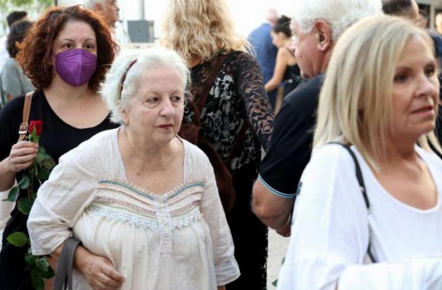 Κώστας Καζάκος: Ανείπωτη θλίψη στο τελευταίο «αντίο» στον σπουδαίο ηθοποιό