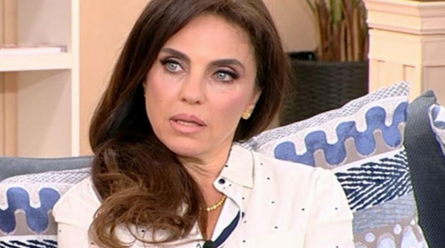 Ελίνα Ακριτίδου: Η συνεργασία και η κόντρα με τον Φώσκολο, το σοβαρό πρόβλημα υγείας του γιου της, ο άγνωστος γάμος και η σχέση με τον Γκάλη