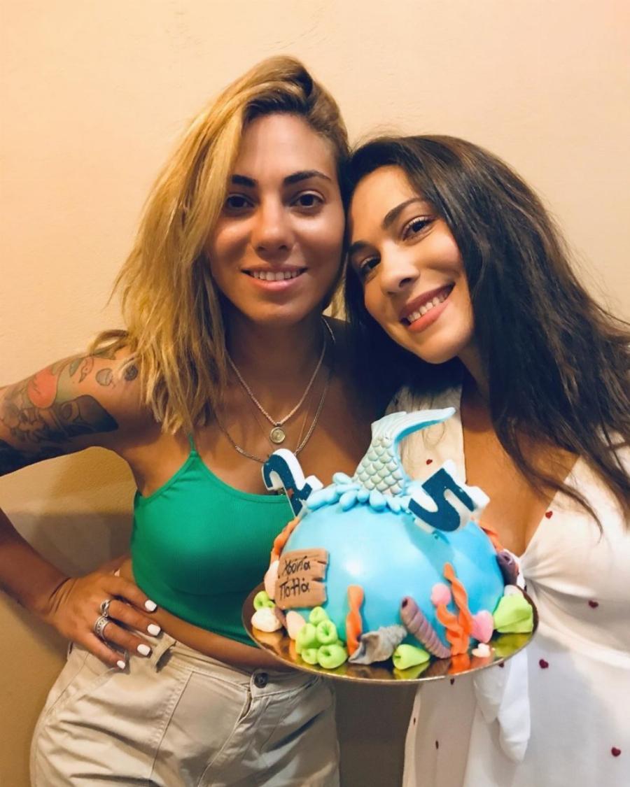 Μελαχρινή και σκέτη κουκλα: Αυτή είναι η άγνωστη αδελφή της Ευρυδίκης Βαλαβάνη