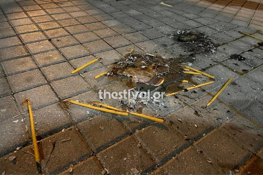 Παράξενο περιστατικό στην Θεσσαλονίκη: Παρέα νεαρών έκαψε εικόνα της Παναγίας με κεριά και έριξε μολότοφ
