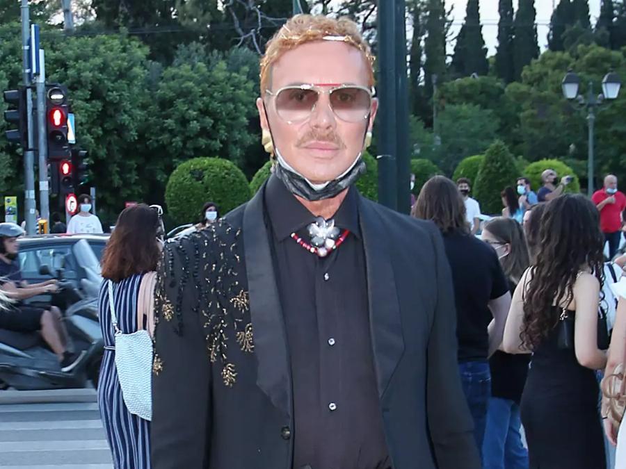 Βαρύ πένθος για τον Λάκη Γαβαλά: Δύσκολες ώρες για τον σχεδιαστή μετά την απώλεια της γυναίκας που αποχαιρετά με δάκρυα στα μάτια