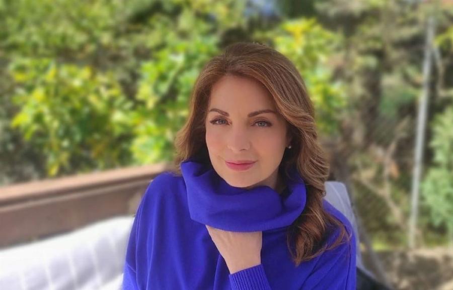 Λουλούδια, πίνακες και η ανάμηση του Τόλη Βοσκόπουλου: Φωτογραφίες από το σπίτι της Άντζελας Γκερέκου