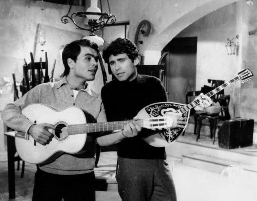 Γιάννης Πουλόπουλος: Η απώλεια των γονιών του, οι σκληρές δουλειές, οι θρυλικές ερμηνείες και το τέλος στο νοσοκομείο