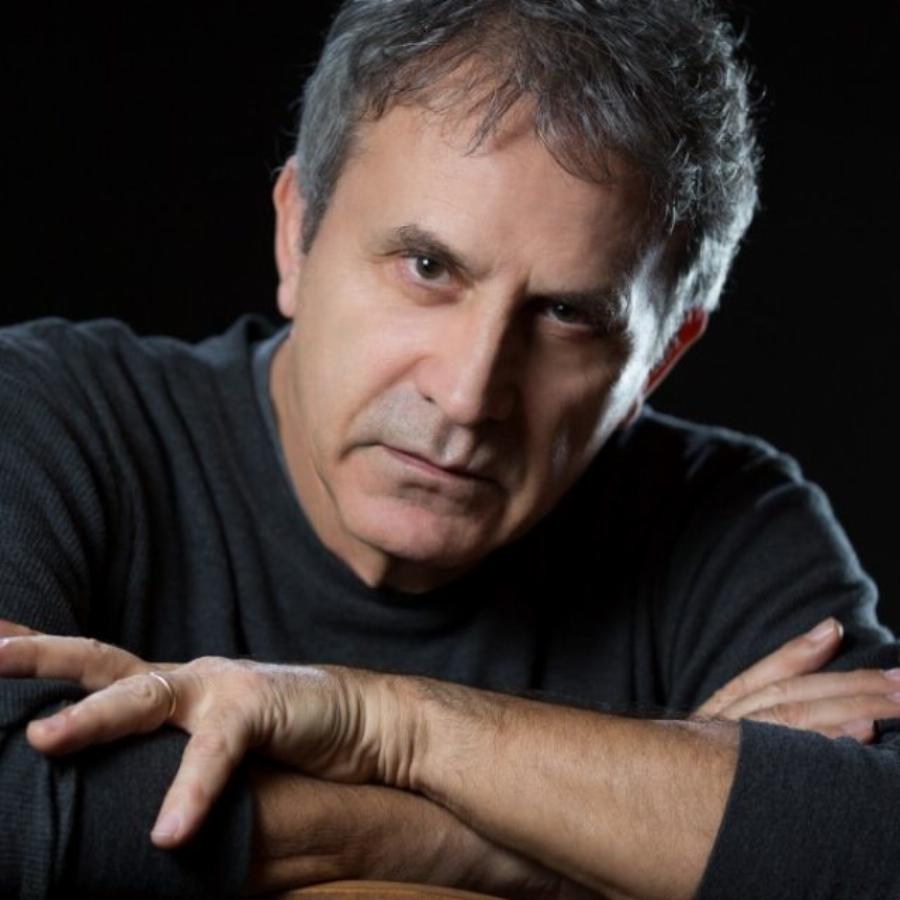 Γιώργος Νταλάρας: Το πραγματικό του όνομα, η δουλειά από μικρή ηλικία και αξέχαστη πρώτη επαφή με την γυναίκα του