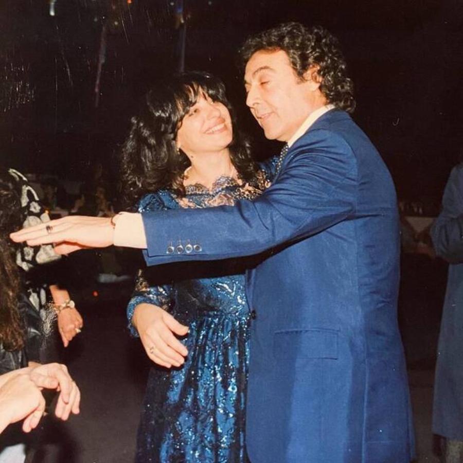 Χάρις Αλεξίου: Τα φτωχικά χρόνια, η μητέρα της από τη Μικρά Ασία, οι δύο γάμοι, η υιοθεσία και η λεωφόρος με το όνομα της