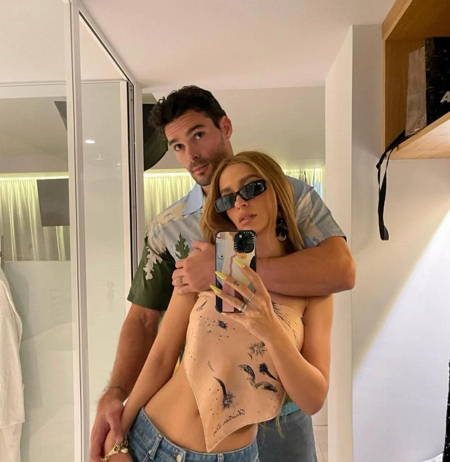 Ελένη Φουρέιρα: Το παραμυθένιο σπίτι της με το τεράστιο σαλόνι, τα μεγάλα παράθυρα και τον καταπράσινο κήπο