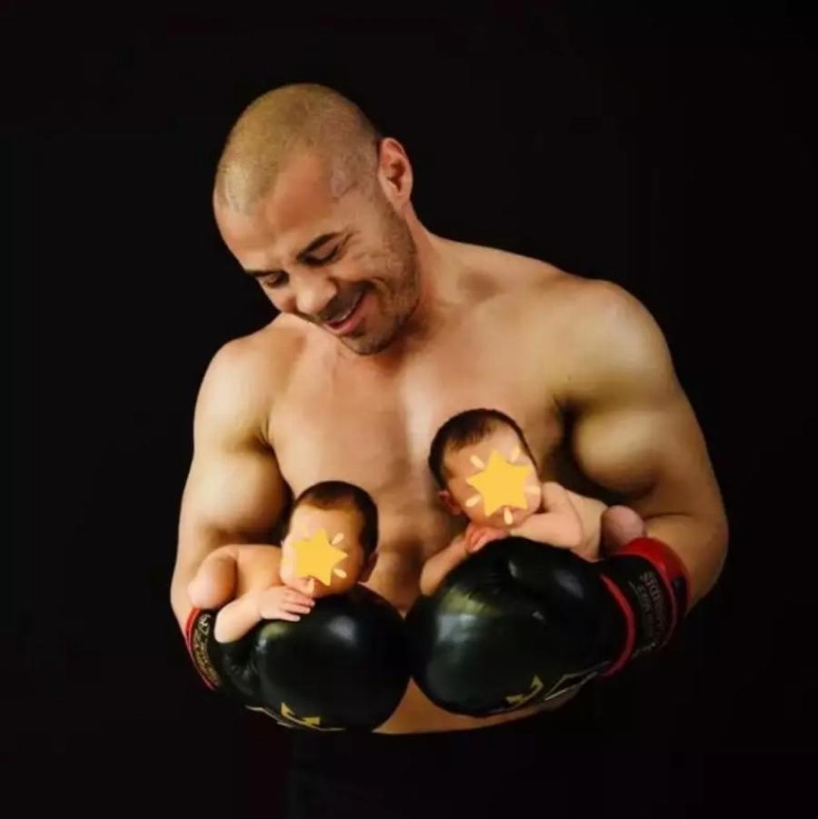 Συγκινεί ο Μιχάλης Ζαμπίδης: Η νέα καθημερινότητα του ως πατέρας – Η τρυφερή φωτογραφία με τις δίδυμες κόρες του