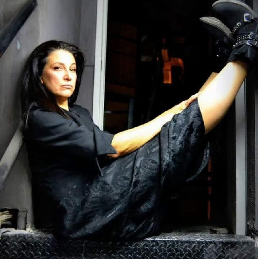 Παραμένει γοητευτική η Καλλιόπη Ευαγγελίδου: Η 48χρονη ηθοποιός εντυπωσιάζει με την εμφάνιση της μέχρι και σήμερα