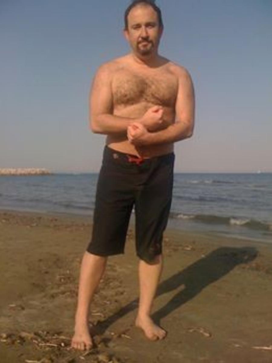 Γιάννης Παπαμιχαήλ: Άλλος άνθρωπος ποζάρει με μαγιό μετά την απώλεια 46 κιλών