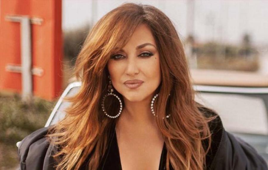 «Δεν θέλω καμία άλλη να τον κοιτάζει»: Πιο ερωτευμένη από ποτέ η Καίτη Γαρμπή με τον Διονύση Σχοινά