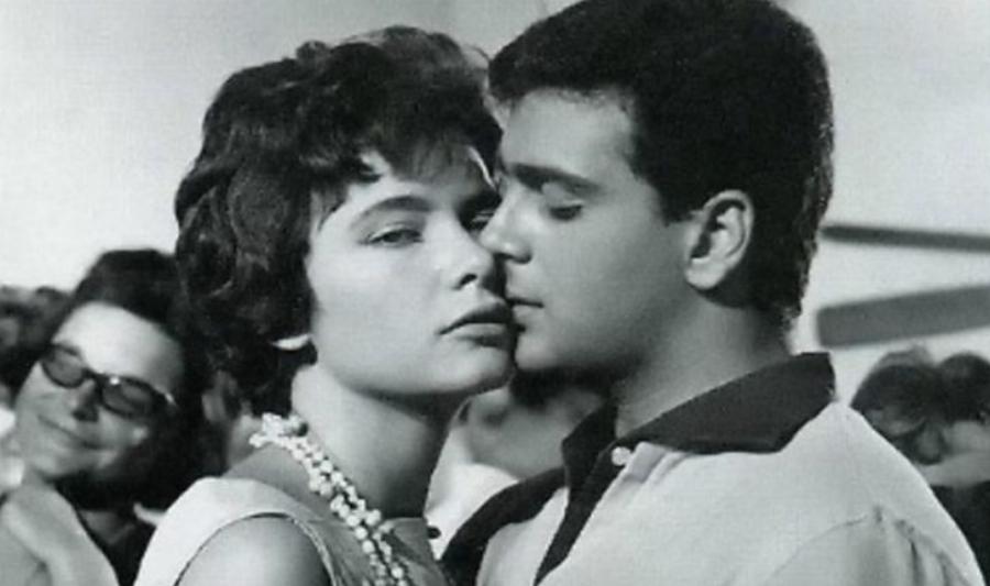 Κώστας Κακκαβάς: Είναι 86 ετών και διατηρεί άψογα τη γοητεία και το γυμνασμένο σώμα του