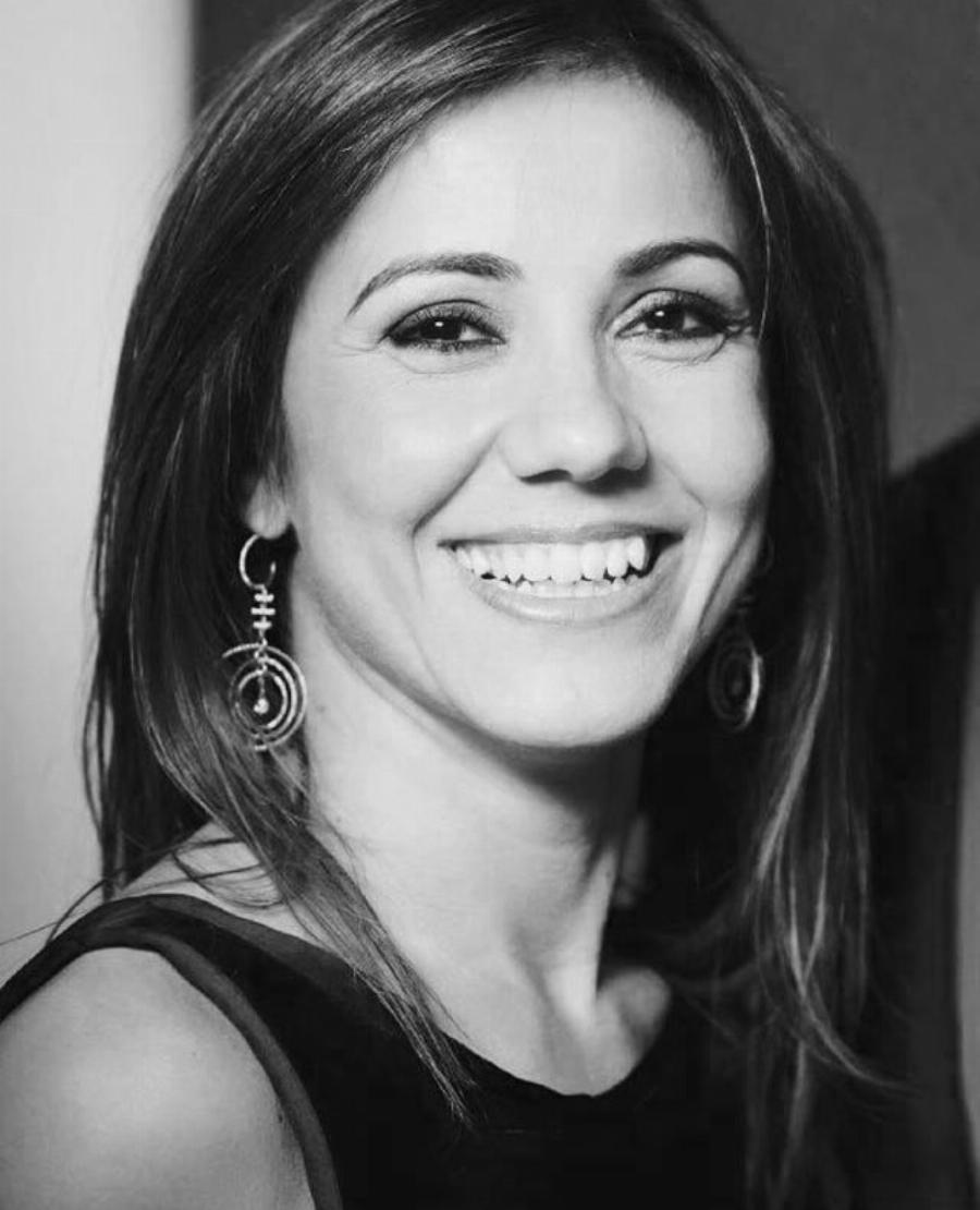 Γοητευτική σαν τη Σία Κοσιώνη: Αυτή είναι η πρώην σύζυγος του Κώστα Μπακογιάννη που του χάρισε 2 παιδιά