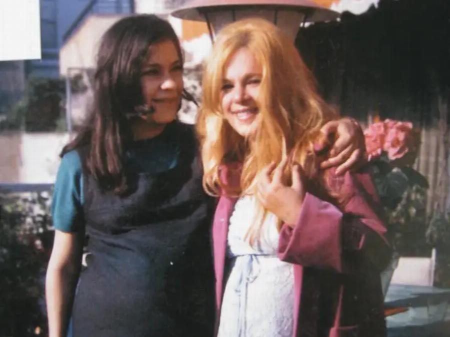 Τζένη Καρέζη: Το πραγματικό όνομα, η αγάπη για την μπιρίμπα, τα χρόνια στη φυλακή και η σχέση με την Βουγιουκλάκη