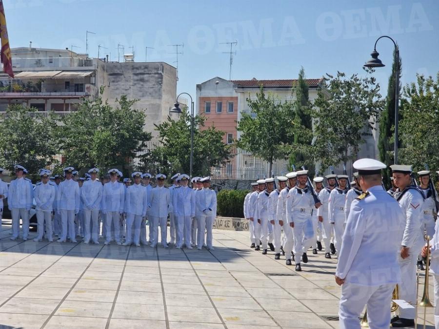 Τσακίζει κόκκαλα η κηδεία της 19χρονης Θάλειας στη Λάρισα: Σε κλίμα οδύνης και με τιμές από άγημα του Πολεμικού Ναυτικού
