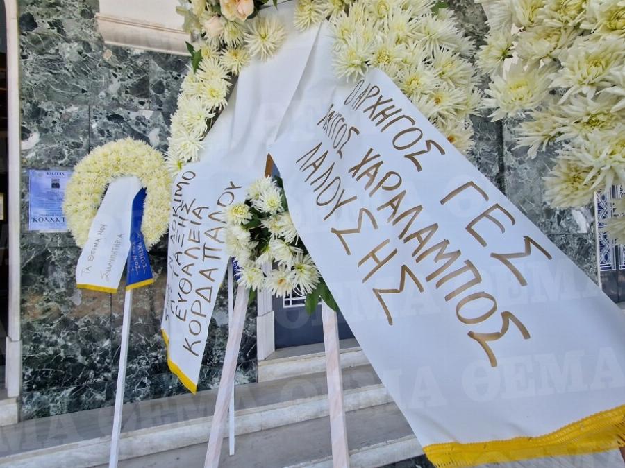 Τσακίζει κόκκαλα η κηδεία της 19χρονης Θάλειας στη Λάρισα: Σε κλίμα οδύνης και με τιμές από άγημα του Πολεμικού Ναυτικού