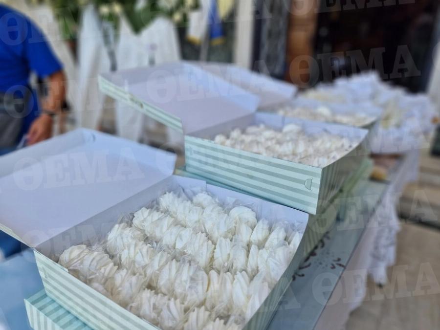 Τσακίζει κόκκαλα η κηδεία της 19χρονης Θάλειας στη Λάρισα: Σε κλίμα οδύνης και με τιμές από άγημα του Πολεμικού Ναυτικού