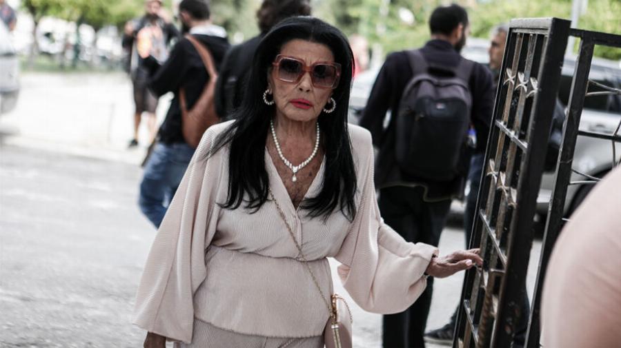 «Την αγαπώ, να με περιμένει!»: Συγκίνησε η Ζωζώ Σαπουντζάκη στο τελευταίο αντίο για την Μάρθα Καραγιάννη