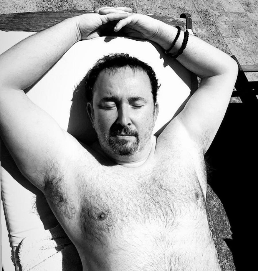 Γιάννης Παπαμιχαήλ: Άλλος άνθρωπος ποζάρει με μαγιό μετά την απώλεια 46 κιλών