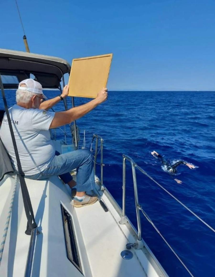 Όργωσε τις θάλασσες: Ο Σπύρος Χρυσικόπουλος κολύμπησε από τη Ρόδο στο Καστελόριζο σε 64 ώρες χωρίς διακοπή