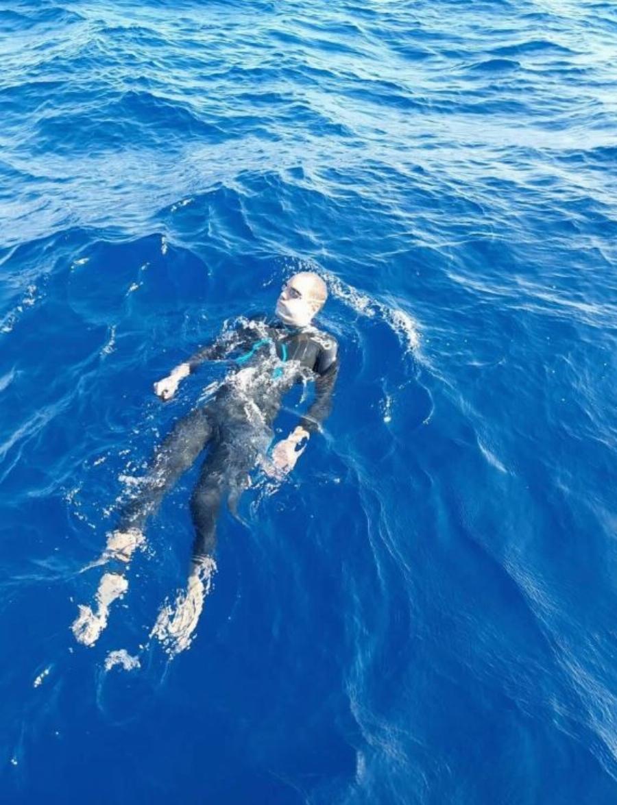 Όργωσε τις θάλασσες: Ο Σπύρος Χρυσικόπουλος κολύμπησε από τη Ρόδο στο Καστελόριζο σε 64 ώρες χωρίς διακοπή