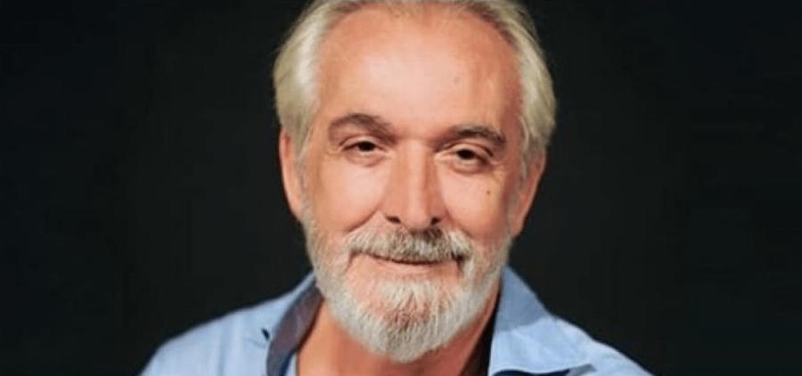 Κωνσταντίνος Ζαμπάρας: Ο «θείος του Τζόκερ» που τον απογείωσε, η απόφαση να μην παντρευτεί και να μην κάνει οικογένεια και ο ξαφνικός θάνατος στα 63