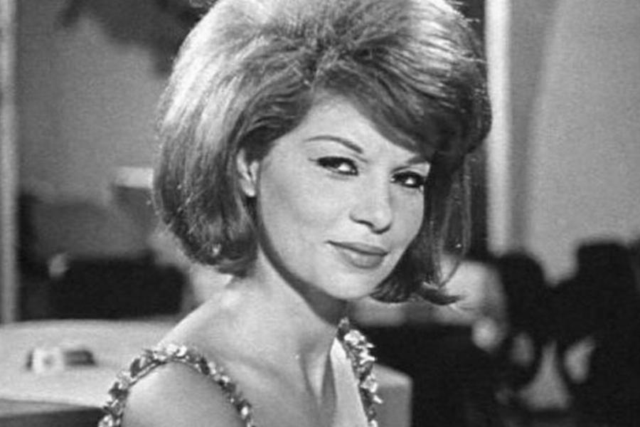 Ρία Δελούτση: Η παγκόσμια επιτυχία στον διαγωνισμό ομορφιάς, η απόσυρση από την υποκριτική και ο θάνατος του γιου της που την στιγμάτισε