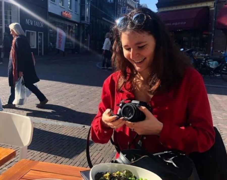 Ρεγγίνα Καραμίχου: Η κόρη του Γιώργου Καραμίχου είναι μια κούκλα, έγινε 22 ετών και είναι φτυστή ο μπαμπάς της