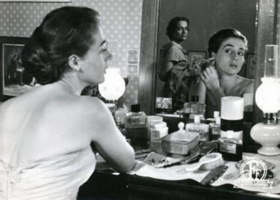 Έλλη Λαμπέτη: Η απόρριψη από τις σχολές, οι 3 γάμοι, η έκτρωση, τα δικαστήρια, η εμπλοκή της σε σκάνδαλο και η μάχη με τον καρκίνο