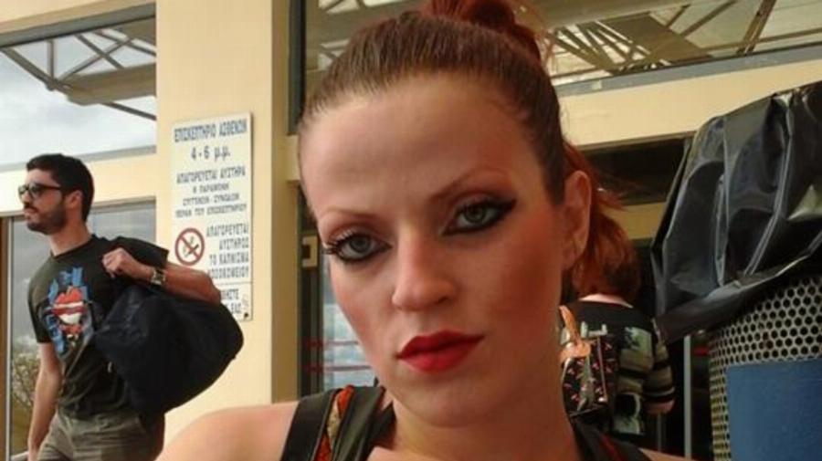 «Θέλω δικαίωση»: Λύγισε η μητέρα της 35χρονης που βρέθηκε νεκρή μέσα στο σπίτι της στην Λάρισα