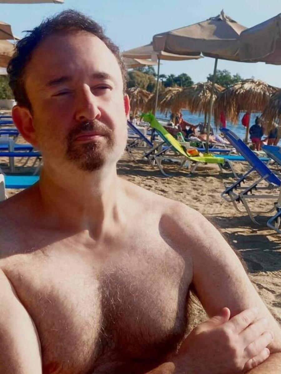 Γιάννης Παπαμιχαήλ: Άλλος άνθρωπος ποζάρει με μαγιό μετά την απώλεια 46 κιλών