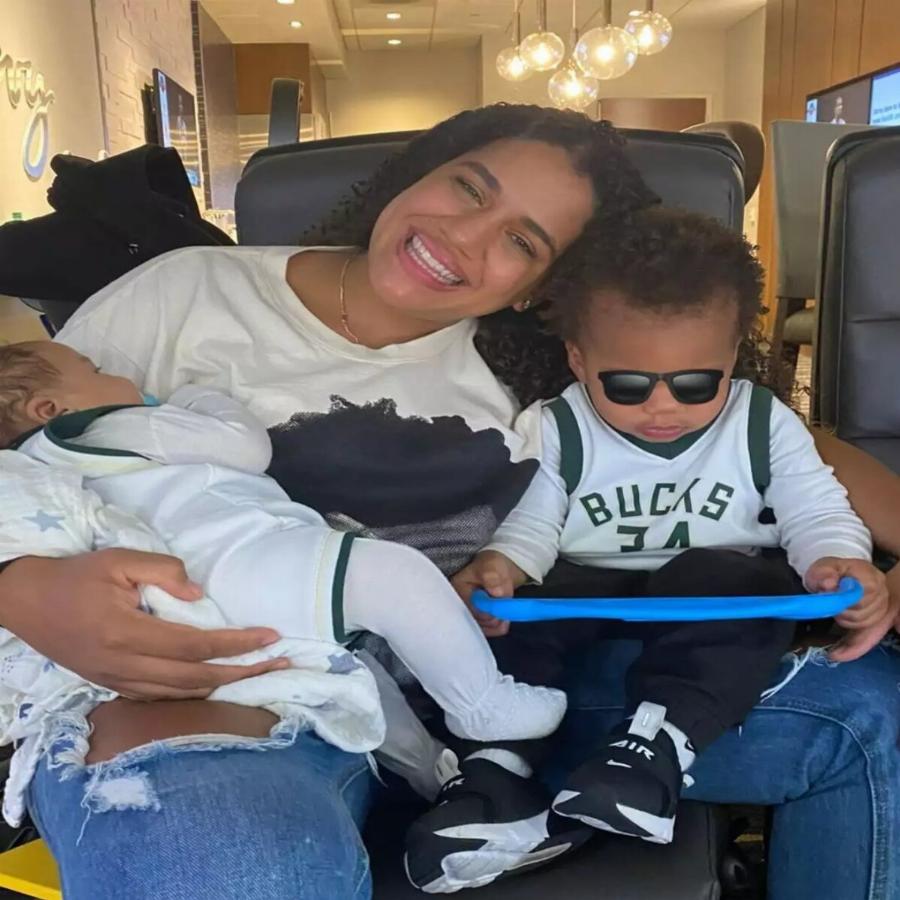 Τους στηρίζουν και στα δύσκολα και στα εύκολα: Οι γυναίκες πίσω από τους παίκτες της Εθνικής ομάδας που σάρωσε στο Eurobasket 2022