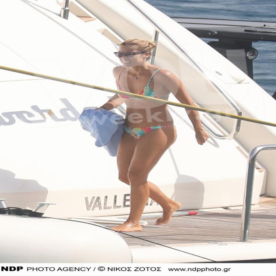 Δεν έχει τέλος το πάρτι για Μαριέττα Χρουσαλά και Λέοντα Πατίτσα: Βουτιές στο χλιδάτο γιοτ τους που φαίνεται από χιλιόμετρα μακριά