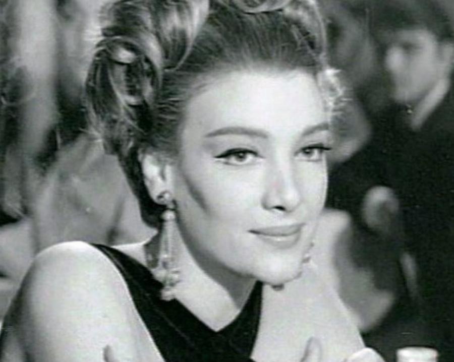 Μάρω Κοντού: Η σταρ του σινεμά, ο πολυτελής γάμος με τον Ντιντή, το Dior Νυφικό, ο χωρισμός και το πρόσωπο της Βουγιουκλάκη