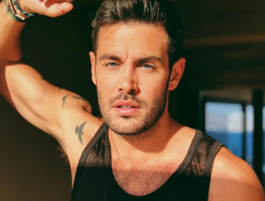 Κώστας Μαρτάκης: Τα παιδικά χρόνια, οι κρυφοί γάμοι, το τέλος της συνεργασίας με τον Ψινάκη και η πρόταση για το Survivor