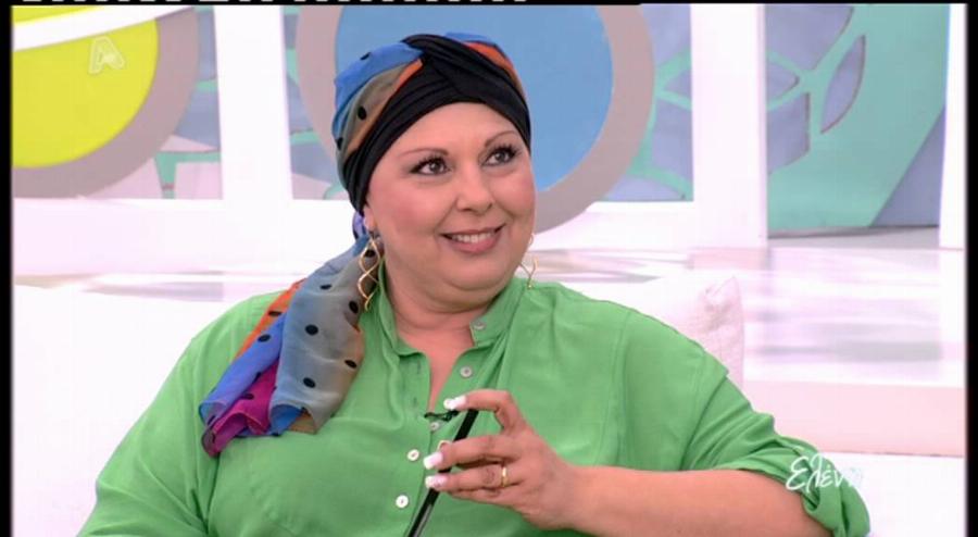Λένα Μαντά: «Ήρθαν οι χημειοθεραπείες, έφυγαν τα μαλλιά. Δεν φόρεσα περούκα, δεν την άντεχα»