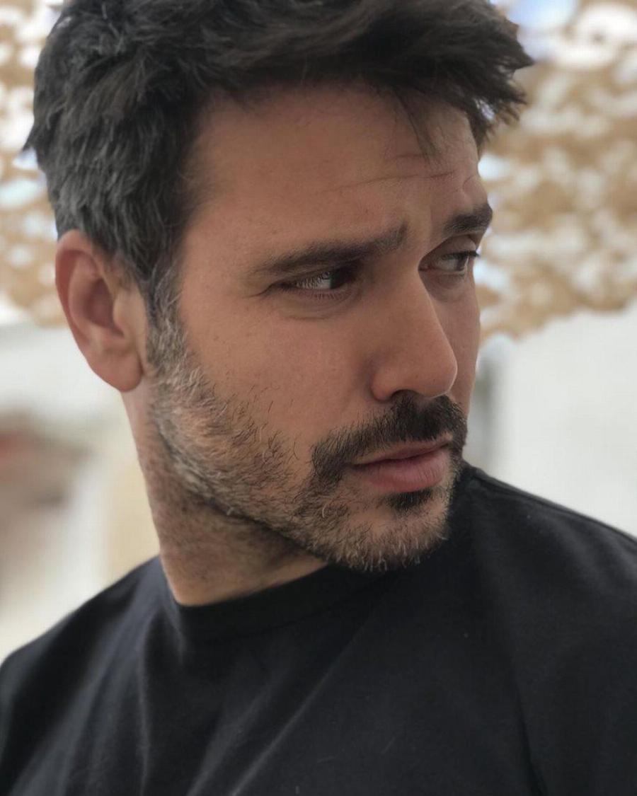 Ας γνωρίσουμε καλύτερα τον Μιχάλη Λεβεντογιάννη: Όσα ήθελες να ξέρεις για τον νέο γοητευτικό ηθοποιό από τη σειρά «Οι Παγιδευμένοι»