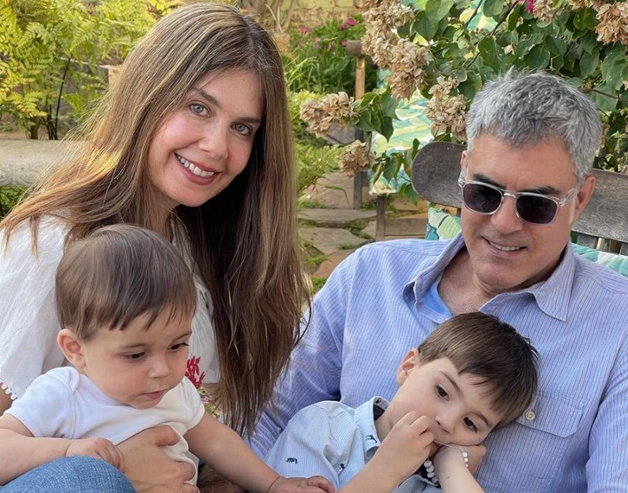 Κατερίνα Μουτσάτσου: Έχει παντρευτεί τον σωσία του Clooney και ζουν σε ένα υπέροχο σπίτι στην Αμερική