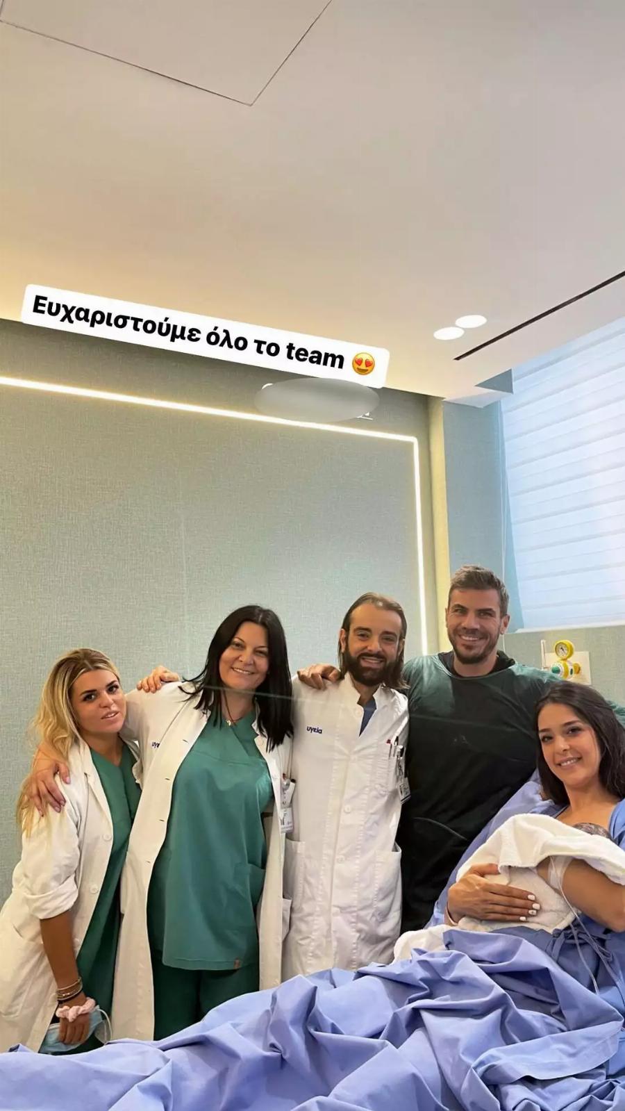 Περήφανος πατέρας ο Άκης Πετρετζίκης για δεύτερη φορά: Γέννησε σήμερα η γυναίκα του