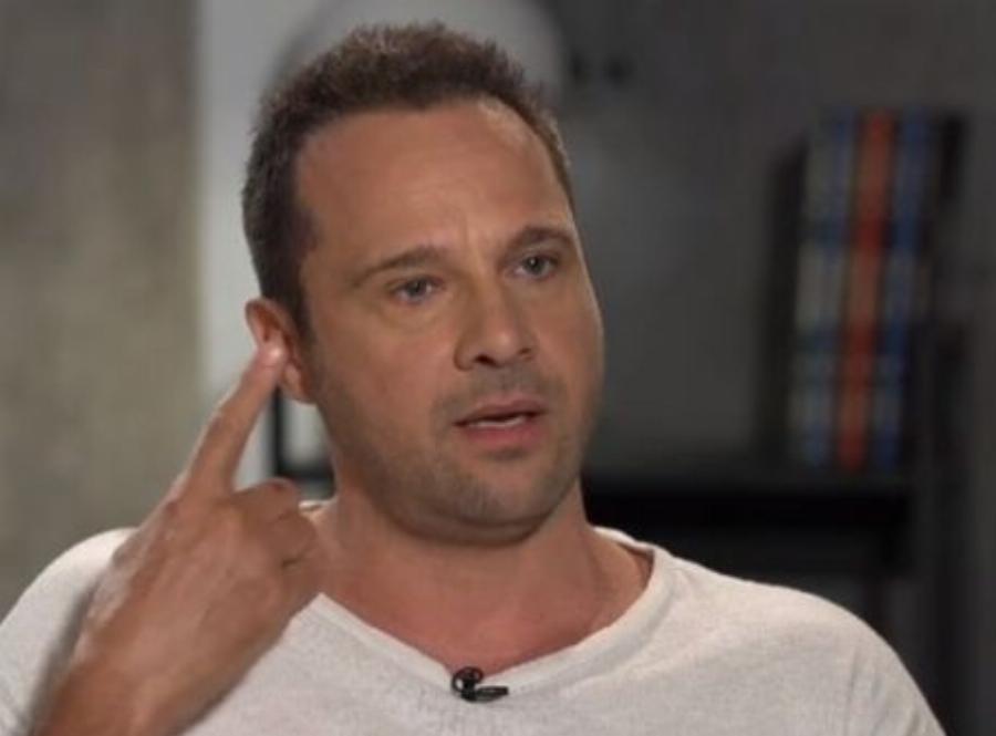 Μέμος Μπεγνής: «Φυσιολογικό θα είναι αν στον γιο μου αρέσουν τα αγόρια»