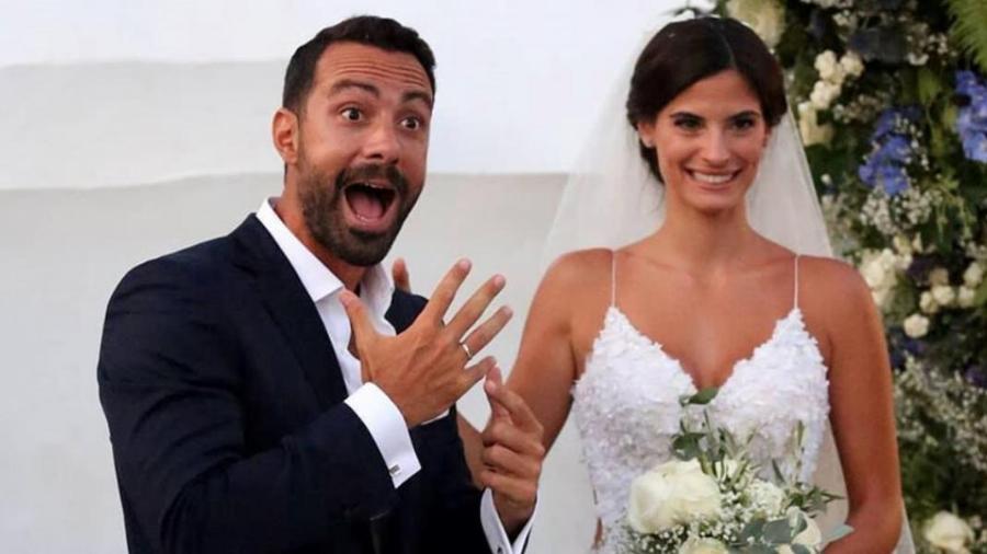 Λαμπερή επέτειος για Μπόμπα – Τανιμανίδη: Σπάνιο στιγμιότυπο από τον γάμο τους που δεν έχουμε ξαναδεί