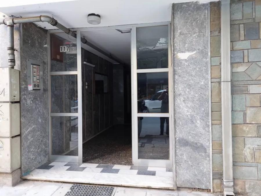 Βρέθηκε τυλιγμένη σε πάπλωμα επί μια εβδομάδα – Άγρια δολοφονία στην Λάρισα με νεκρή μια 35χρονη γυναίκα