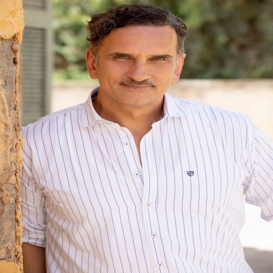 Νίκος Ψαρράς: Τα χρόνια του ηθοποιού, οι δύσκολες σχέσεις με τον πατέρα του και ο έρωτας της ζωής του η Έλενα Καρακούλη