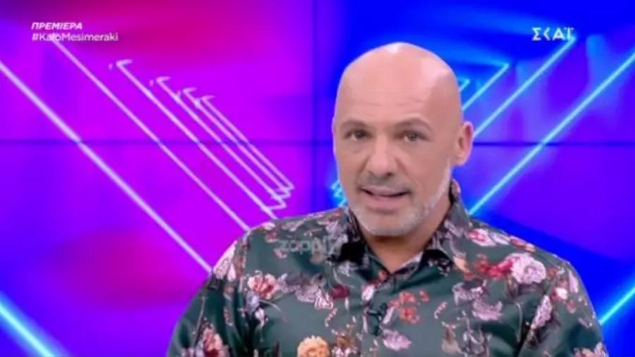 Αρσενικό παλιάς κοπής με τα όλα του: Ο Νίκος Μουτσινάς ντυμένος τσολιάς έκανε πρεμιέρα