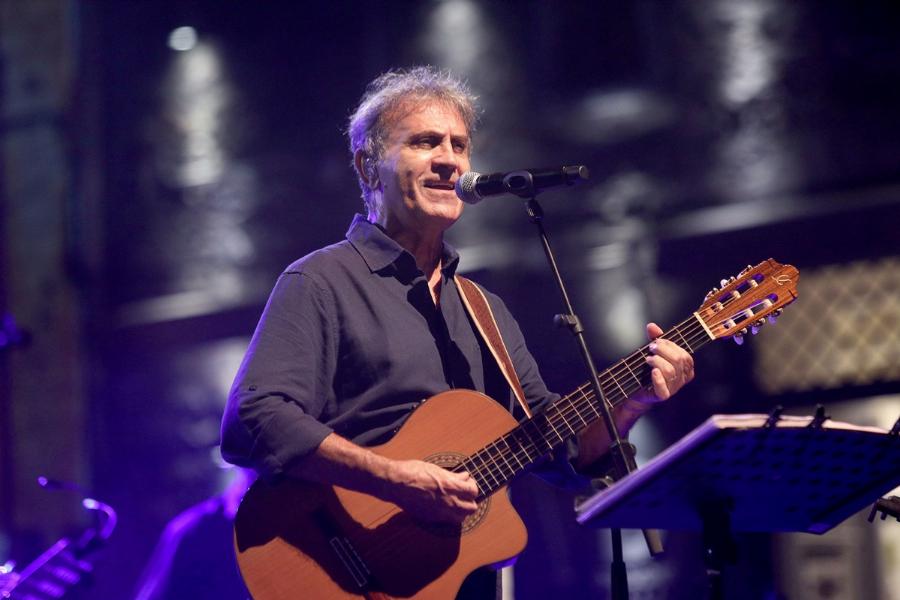 Γιώργος Νταλάρας: Το πραγματικό του όνομα, η δουλειά από μικρή ηλικία και αξέχαστη πρώτη επαφή με την γυναίκα του