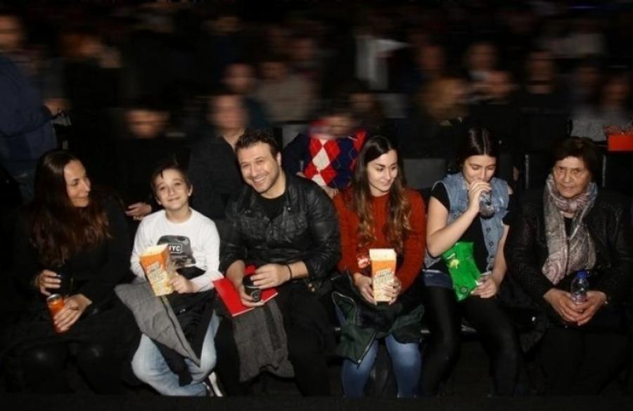 Οι δυο τους είναι αξιολάτρευτοι και μοιάζουν σαν δυο σταγόνες νερό: Η μητέρα του Γιάννη Πλούταρχου που έχει τρελή αδυναμία στον γιο της