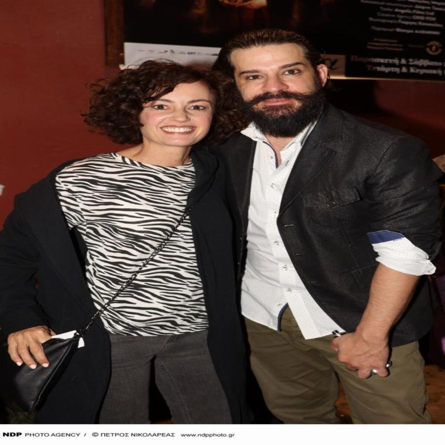 Γυναικάρα μέχρι σήμερα: Η Ναταλίτσα από το 50 – 50 με καστανό σγουρό μαλλί και πλατύ χαμόγελο