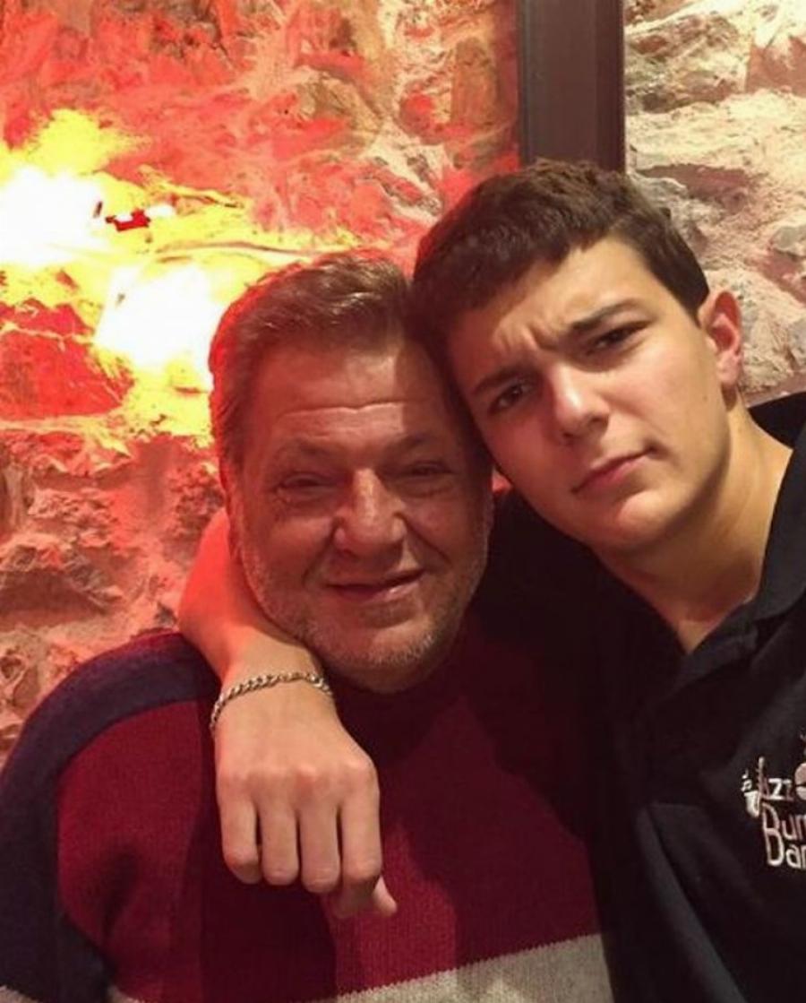 Γιώργος Παρτσαλάκης: Οι δύο γιοι του μεγάλωσαν, έγιναν ολόκληροι άντρες και μοιάζουν σαν δυό σταγόνες νερό με τον πατέρα τους