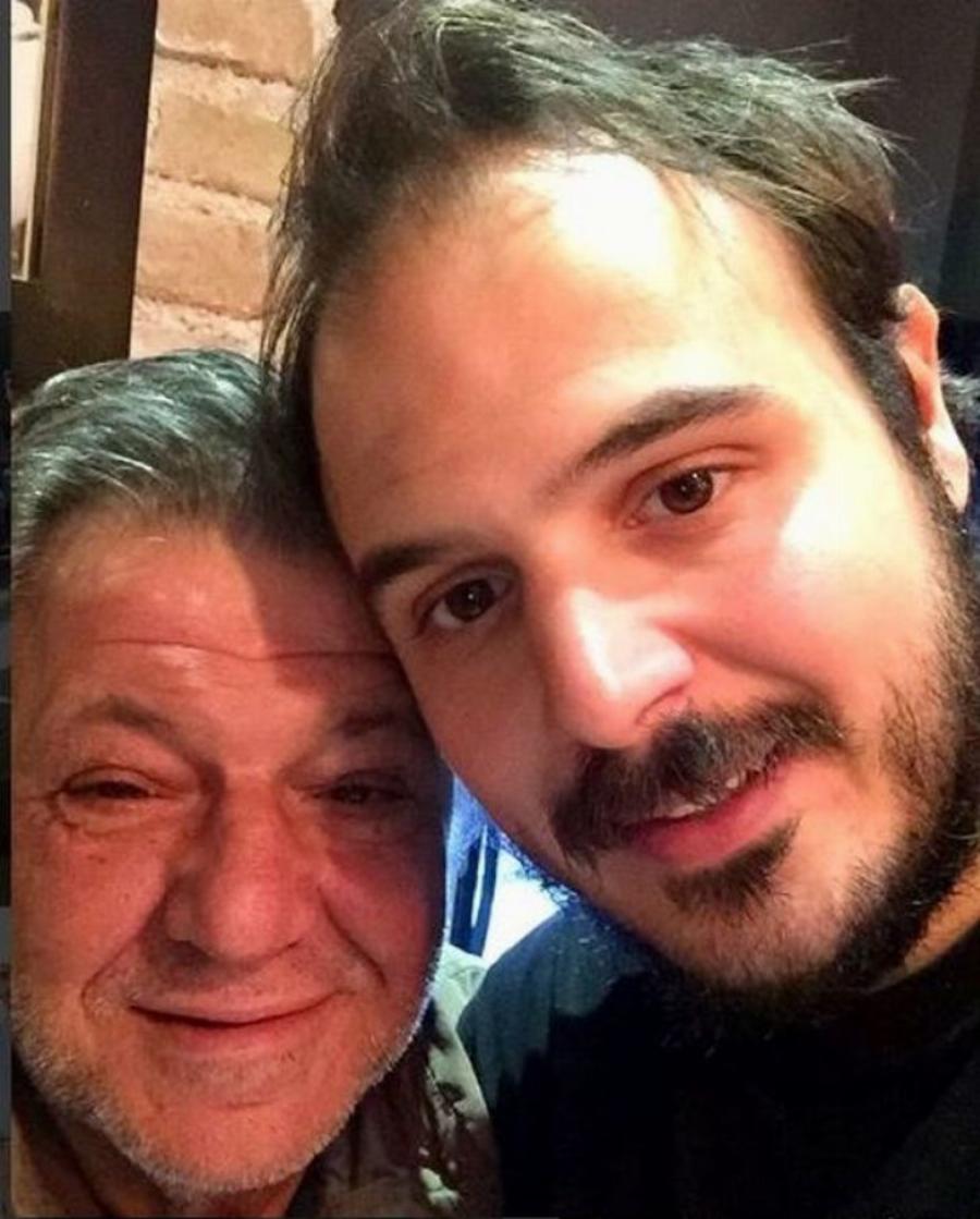 Γιώργος Παρτσαλάκης: Οι δύο γιοι του μεγάλωσαν, έγιναν ολόκληροι άντρες και μοιάζουν σαν δυό σταγόνες νερό με τον πατέρα τους