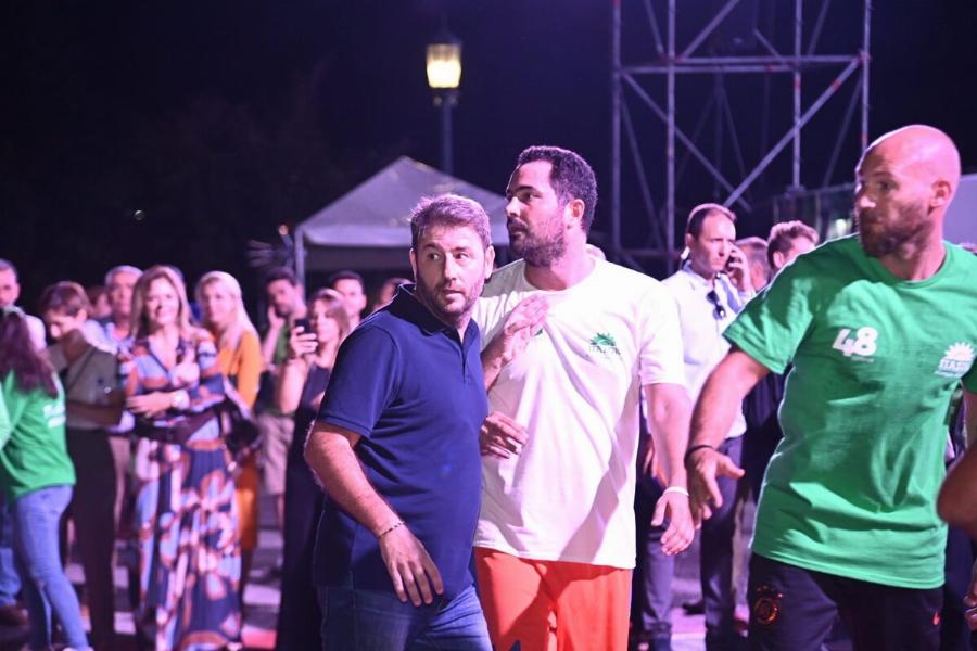 Ο αγώνας μπάσκετ, δεν του βγήκε σε καλό: Στο νοσοκομείο ο Νίκος Ανδρουλάκης